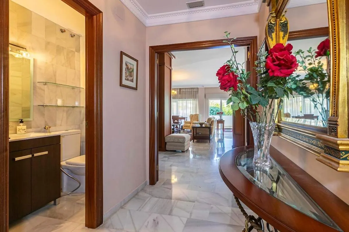 Stylish And Spacious 3 Bedroom Apartment Marbella
