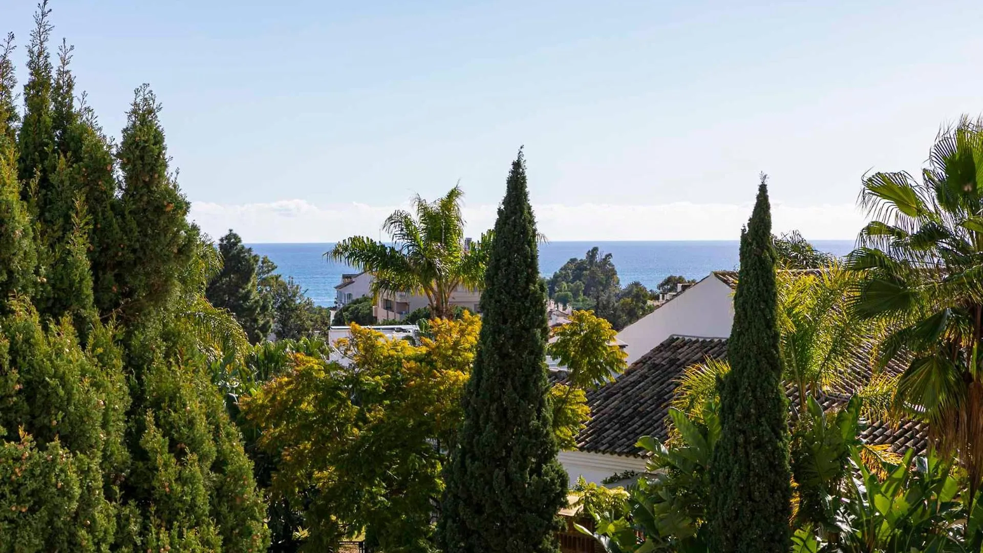 Stylish And Spacious 3 Bedroom Apartment Marbella