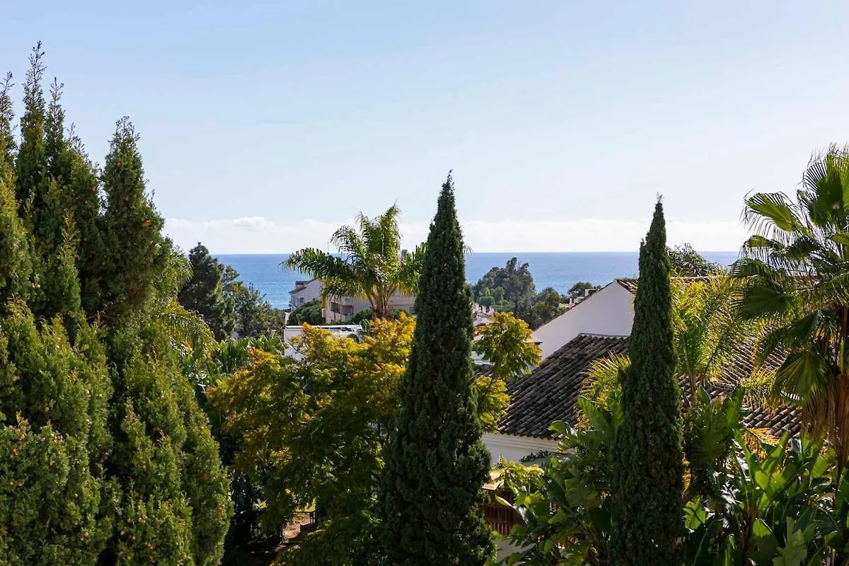 Stylish And Spacious 3 Bedroom Apartment Marbella