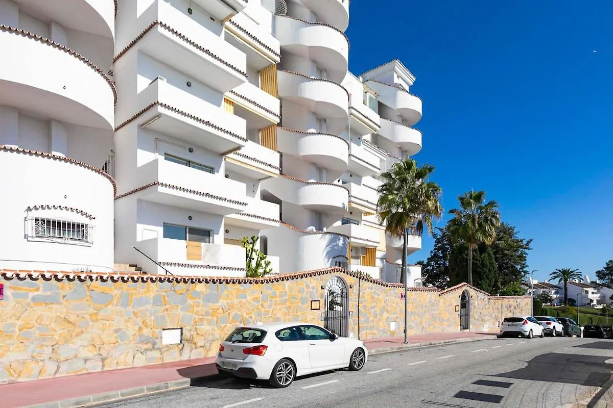 Stylish And Spacious 3 Bedroom Apartment Marbella