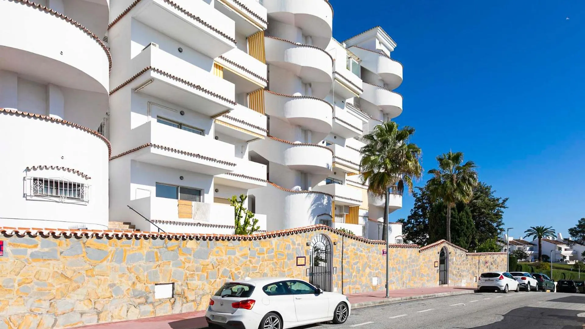 Stylish And Spacious 3 Bedroom Apartment location