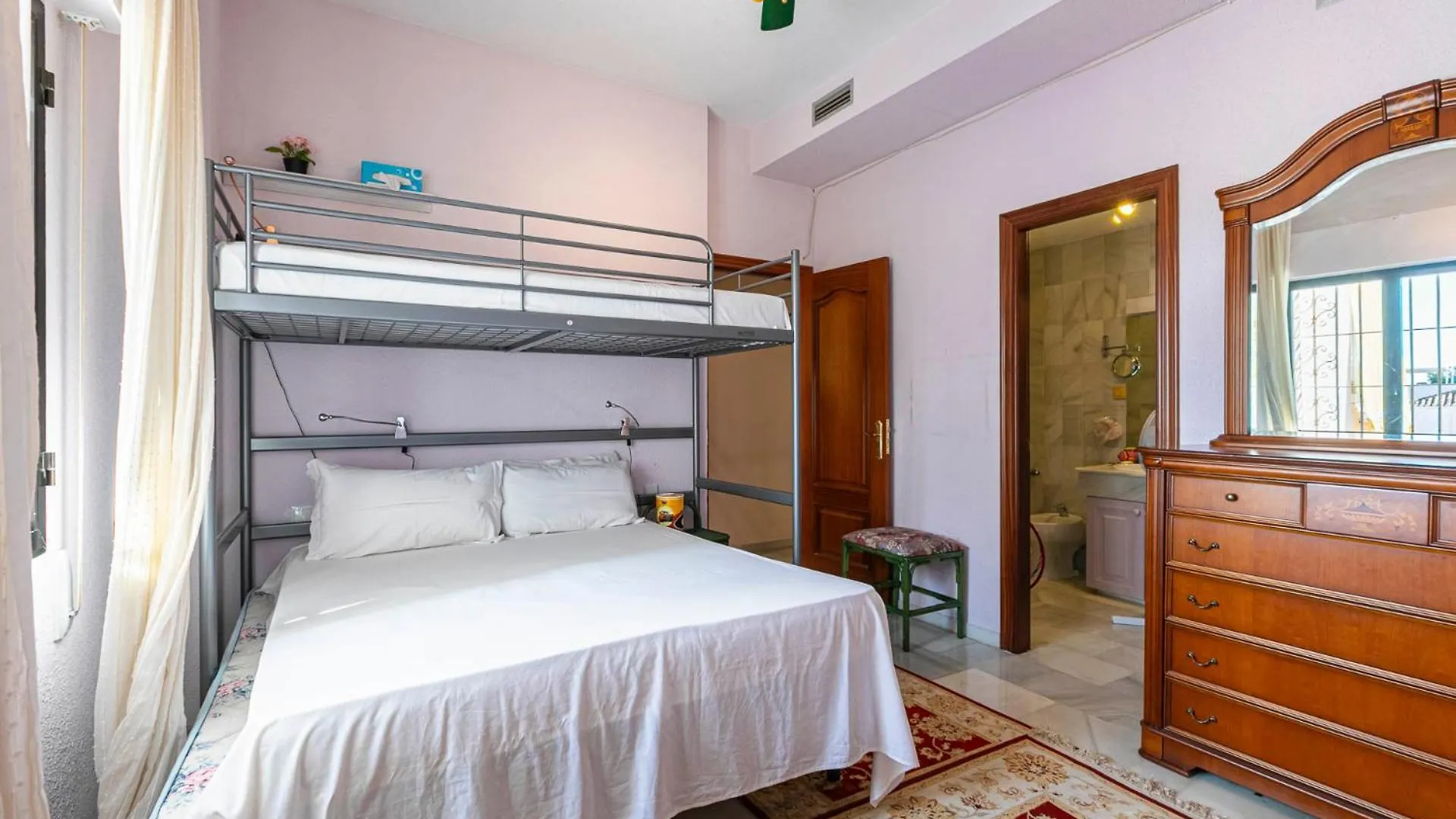 Stylish And Spacious 3 Bedroom Apartment Marbella Spain