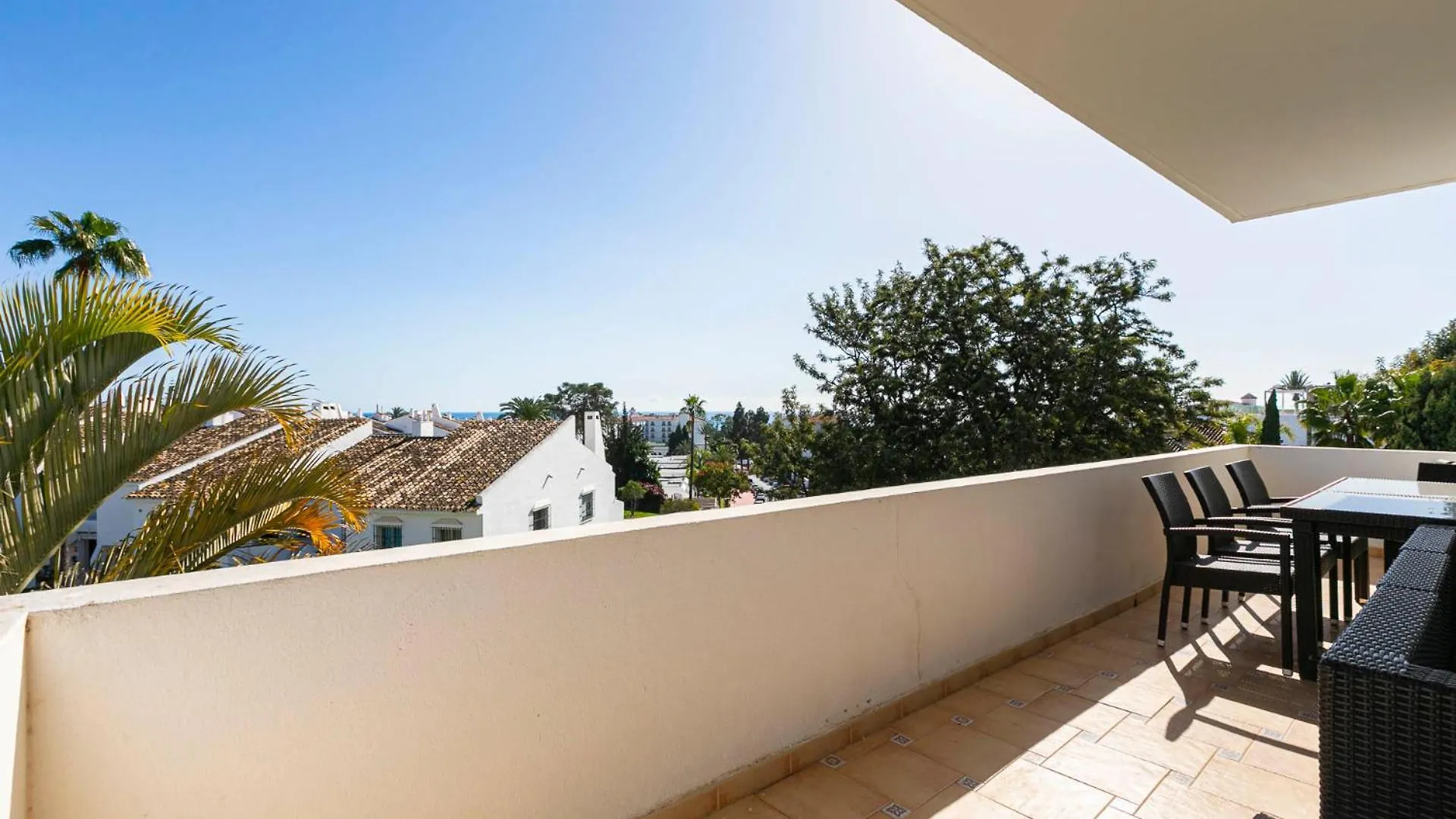 Stylish And Spacious 3 Bedroom Apartment Marbella