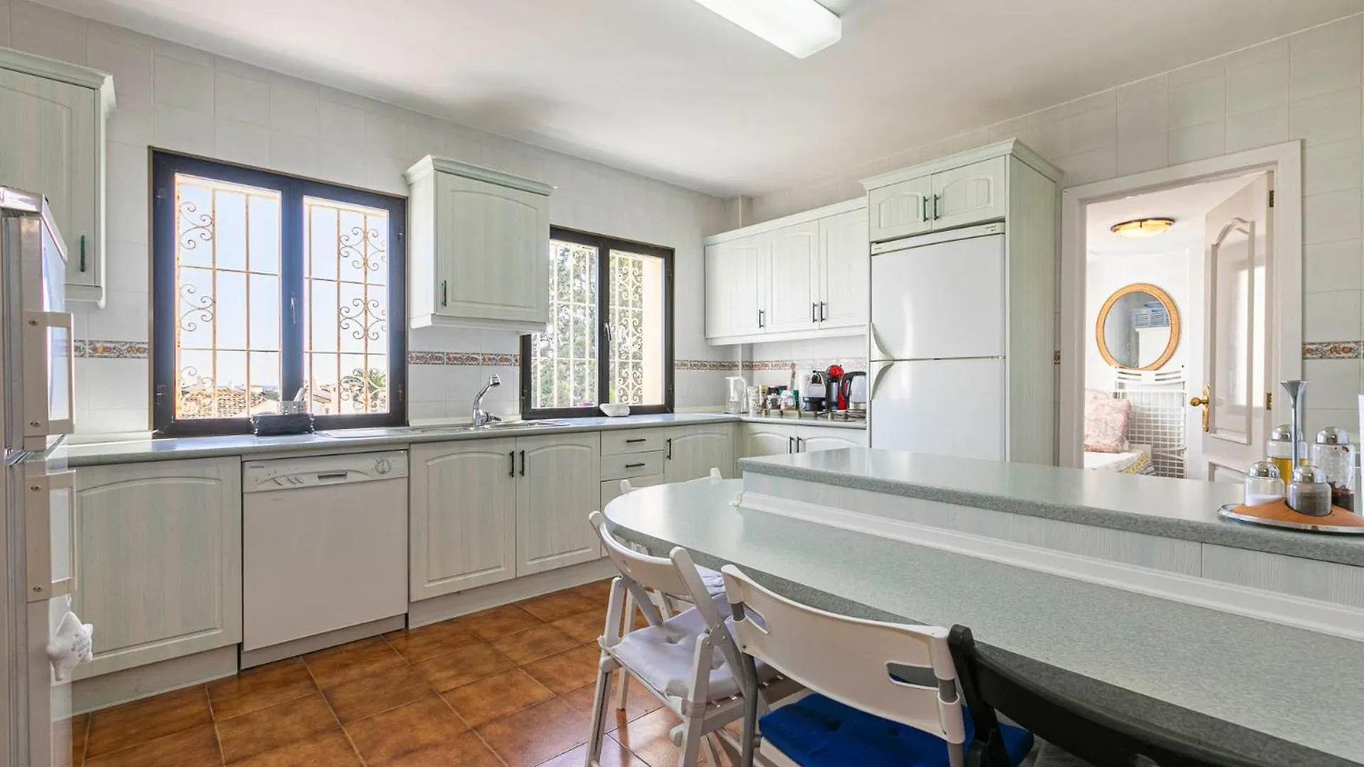 Stylish And Spacious 3 Bedroom Apartment Marbella