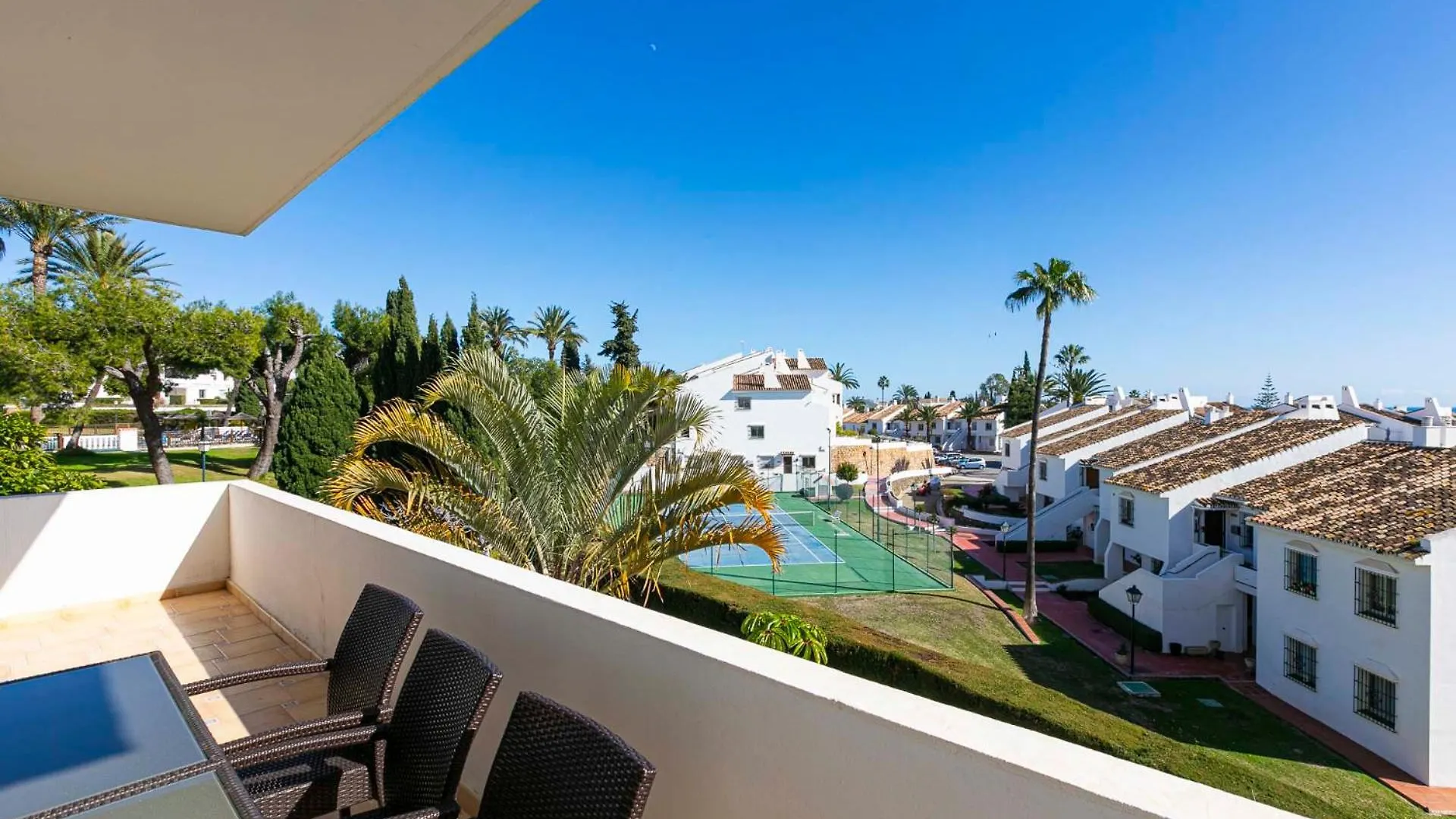 Stylish And Spacious 3 Bedroom Apartment Marbella